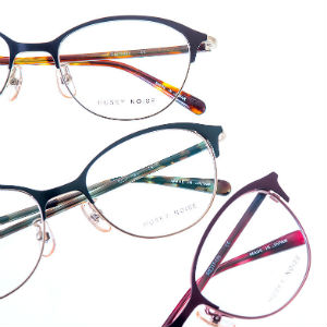パーソナルカラーのイエローベース ブルベースの見分け方 眼鏡編 40代 50代の女性にお勧め 40代女性のファッションコーディネート Mode 砺波市